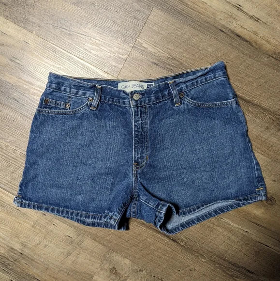 Gap women's jean shorts, size 12 - Picture 2 of 5